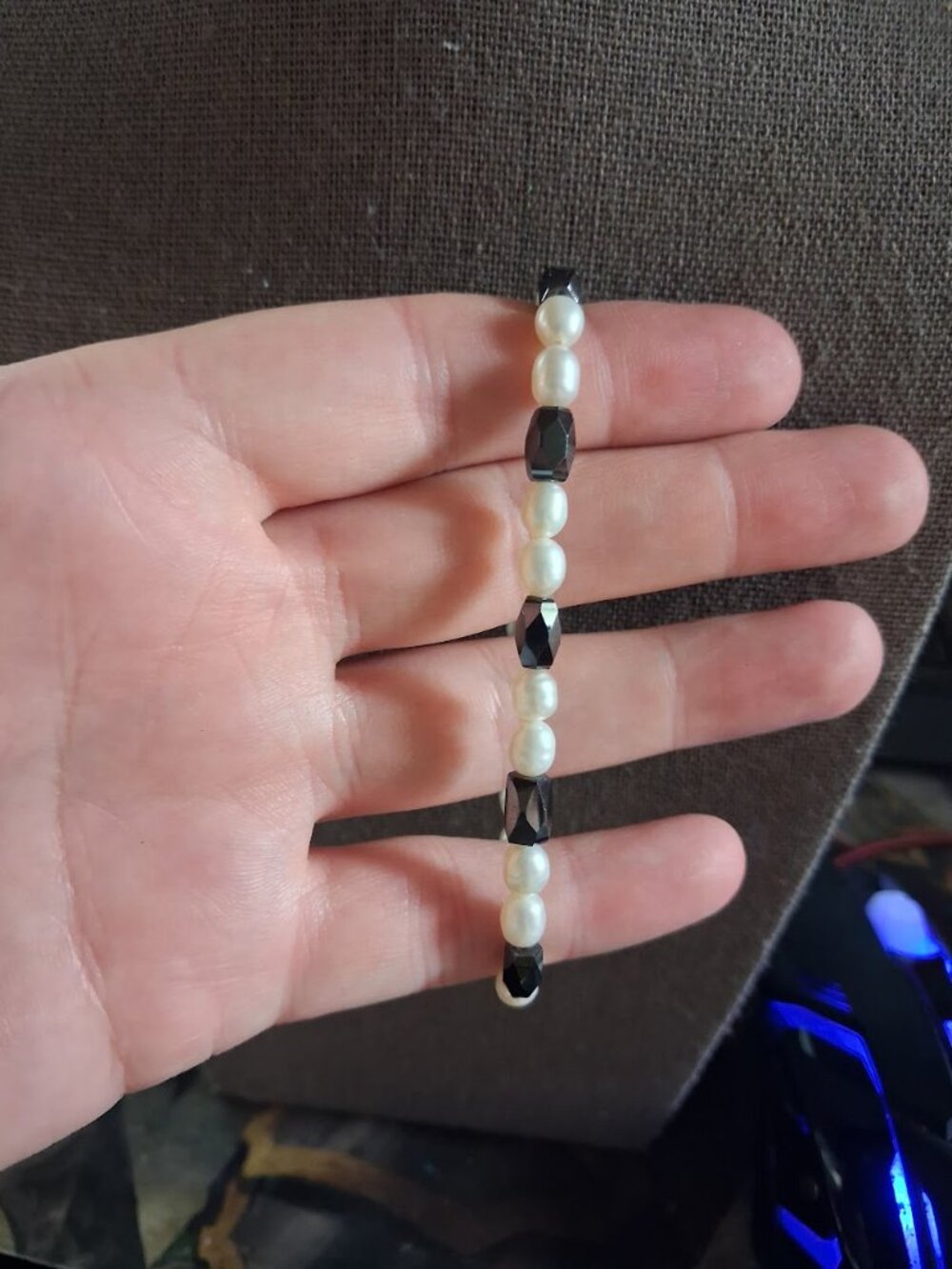 Magnetic 7 inch beaded bracelet